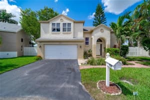 10931 SW 10th Pl, Davie, FL 33324 Sold 12/06/23