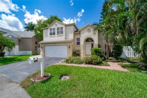 10931 SW 10th Pl, Davie, FL 33324 Sold 12/06/23