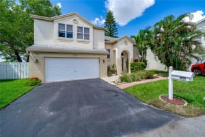 10931 SW 10th Pl, Davie, FL 33324 Sold 12/06/23