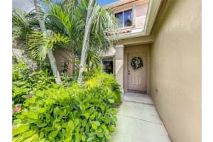 11045 SW 16th Mnr, Davie, FL 33324 Sold 10/30/23