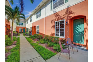 708 SW 1st Ter 708, Pompano Beach, FL 33060 Sold 11/01/23