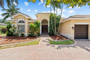 10758 Garden Ridge Ct, Davie, FL 33328 Sold 10/31/23
