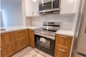 351 Cambridge Rd 206, Hollywood, FL 33024 Sold 11/20/23