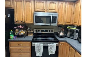 1105 NW 80th Ter D8, Margate, FL 33063 Sold 12/15/23