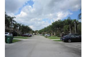 1752 SW 109th Ter 1752, Davie, FL 33324 Sold 01/29/24