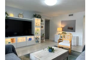 1 Via De Casas Sur 102, Boynton Beach, FL 33426 Sold 11/30/23