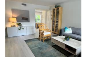 1 Via De Casas Sur 102, Boynton Beach, FL 33426 Sold 11/30/23