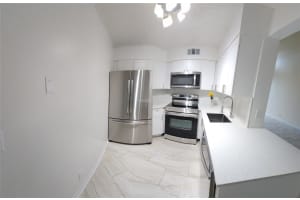 210 Lake Pointe Dr 303, Oakland Park, FL 33309 Sold 11/08/23