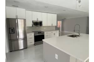 9071 NW 13th St, Plantation, FL 33322 Sold 11/15/23