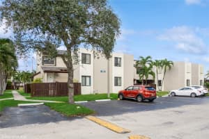 10304 NW 9th Street Cir 201, Miami, FL 33172 Sold 11/30/23