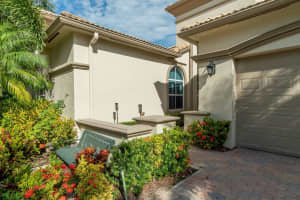 9681 Via Grandezza, Wellington, FL 33411 Sold 12/03/23