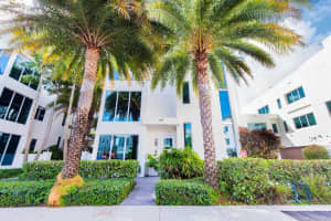 246 Shore Ct 246, Lauderdale By The Sea, FL 33308 Sold 03/20/24