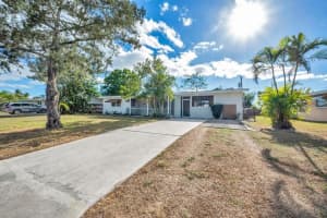 214 Beach Ave, Port St Lucie, FL 34952 Sold 12/26/23