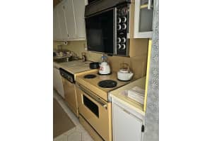 3731 N COUNTRY CLUB DR 127, Aventura, FL 33180 Sold 12/16/24