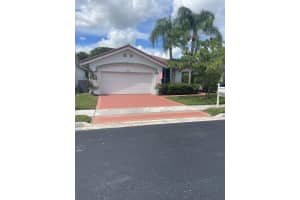 1210 Bel Aire Dr, Pembroke Pines, FL 33027 Sold 03/01/24