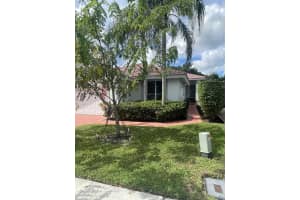 1210 Bel Aire Dr, Pembroke Pines, FL 33027 Sold 03/01/24
