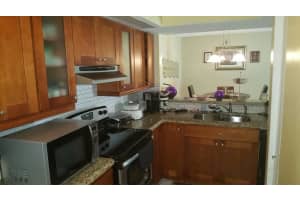 18860 NW 57th Ave 208, Hialeah, FL 33015 Sold 12/04/23