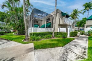 552 NW 98th Ave, Plantation, FL 33324 Sold 11/09/23