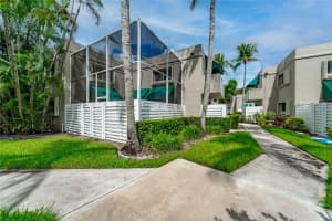 552 NW 98th Ave, Plantation, FL 33324 Sold 11/09/23