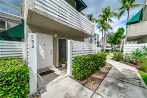 552 NW 98th Ave, Plantation, FL 33324 Sold 11/09/23