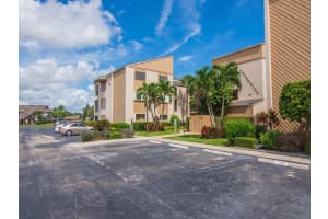 6165 S Mirror Lake Drive 205, Sebastian, FL 32958 Sold 01/04/24