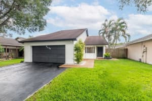 8330 SW 41st St, Davie, FL 33328 Sold 11/29/23