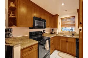 807 W Oakland Park Blvd H7, Wilton Manors, FL 33311 Sold 04/15/24