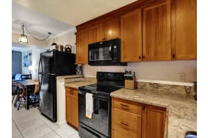 807 W Oakland Park Blvd H7, Wilton Manors, FL 33311 Sold 04/15/24