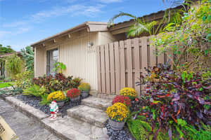 2056 SW 81st Way, Davie, FL 33324 Sold 11/28/23