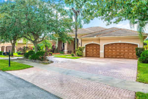 13846 SW 40th St, Davie, FL 33330 Sold 11/29/23