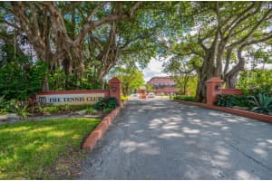 610 Tennis Club Dr 405, Fort Lauderdale, FL 33311 Sold 04/09/24
