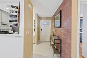 313 NW 36th Ave 313, Deerfield Beach, FL 33442 Sold 12/04/23