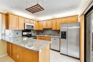 9985 NW 7th St 9985, Plantation, FL 33324 Sold 12/21/23