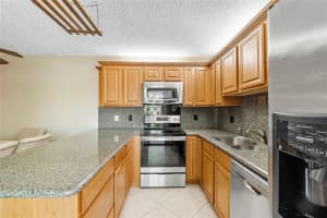 9985 NW 7th St 9985, Plantation, FL 33324 Sold 12/21/23