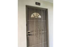 2900 NW 48th Ter 104, Lauderdale Lakes, FL 33313 Sold 02/09/24