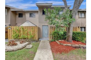 5186 S University Dr 5186, Davie, FL 33328 Sold 11/30/23