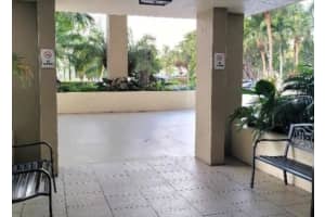 600 Parkview Dr APT 530, Hallandale Beach, FL 33009, Sold 01/05/24