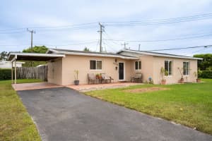 17050 NW 78th Ave, Miami Gardens, FL 33015 Sold 02/02/24