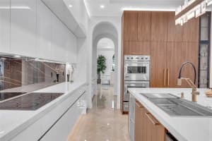 12560 SW 15th Mnr, Davie, FL 33325 Sold 11/29/23