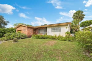 1831 NW 40th St, Oakland Park, FL 33309 Sold 03/04/24