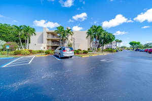 5280 Las Verdes Cir 205, Delray Beach, FL 33484 Sold 02/06/24