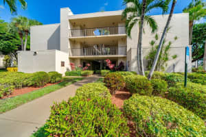 5280 Las Verdes Cir 205, Delray Beach, FL 33484 Sold 02/06/24