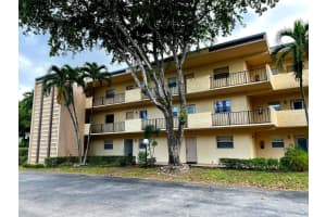 351 Cambridge Rd 102, Hollywood, FL 33024 Sold 03/01/24