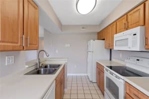 2810 N Oakland Forest Dr 211, Oakland Park, FL 33309 Sold 01/04/24