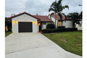 5 COLUMBIA Ct, Deerfield Beach, FL 33442 Sold 01/08/24