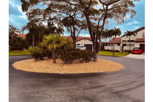 5 COLUMBIA Ct, Deerfield Beach, FL 33442 Sold 01/08/24