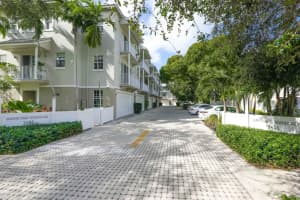 2685 NE 9th Ave 9, Wilton Manors, FL 33334 Sold 05/10/24