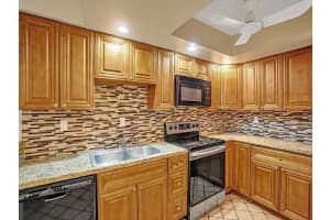 43 Ann Lee Ln 43, Tamarac, FL 33319 Sold 01/08/24