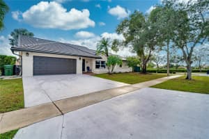 16292 NW 13th St, Pembroke Pines, FL 33028 Sold 04/26/24