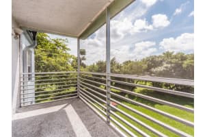 8450 Lagos De Campo Blvd 305, Tamarac, FL 33321 Sold 12/22/23